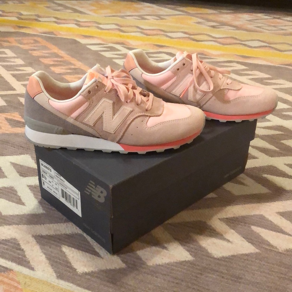 New Balance 696